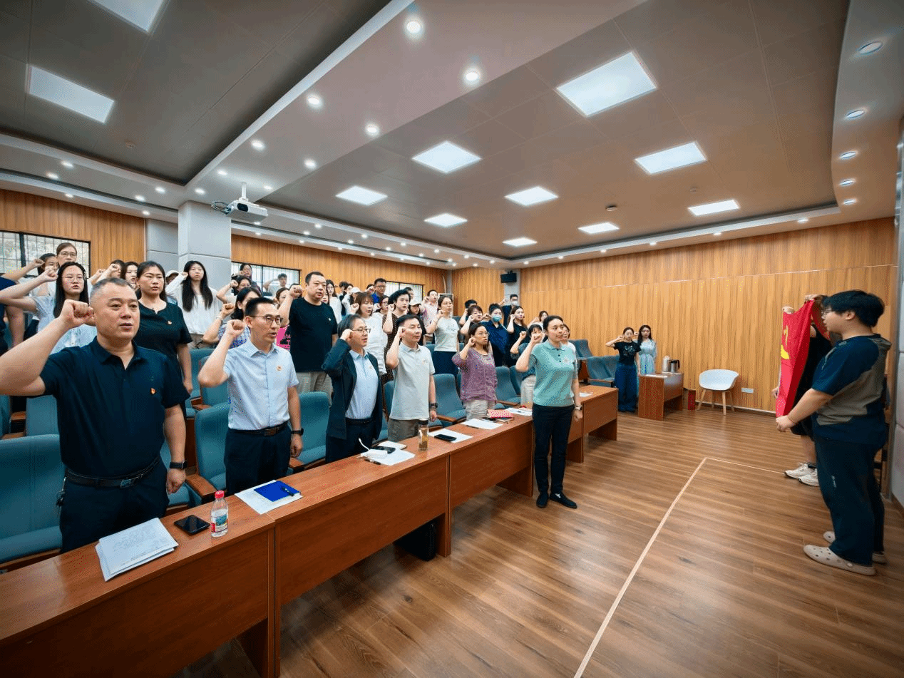 英国365上市集团举行庆祝中国共产党成立105周年系列活动